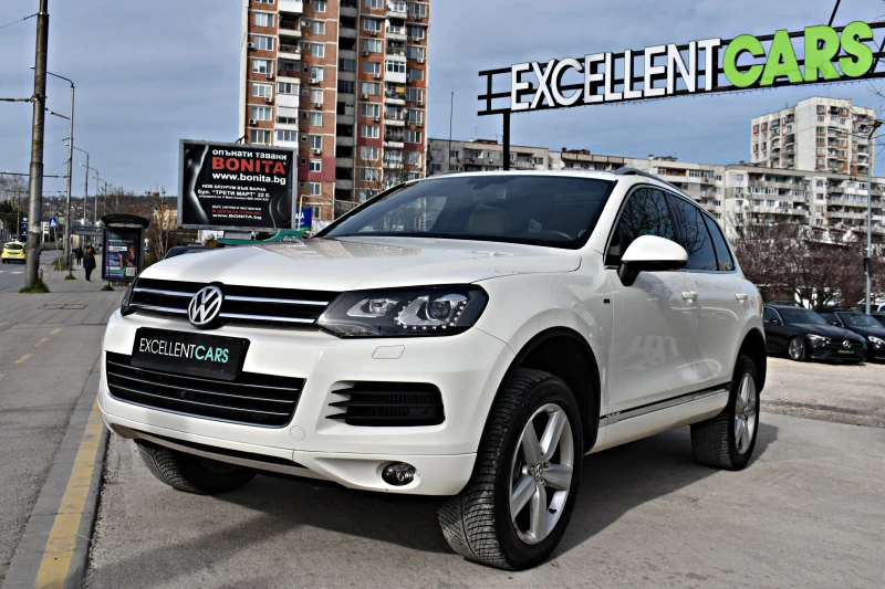 VW Touareg 4.2TDI* EXCLUSIVE* AIRMA* ОБДУХВАНЕ* ПОДГРЕВИ* ПАН, снимка 1 - Автомобили и джипове - 49494643