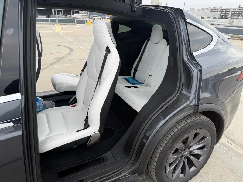 Tesla Model X 75D, снимка 9 - Автомобили и джипове - 53446309