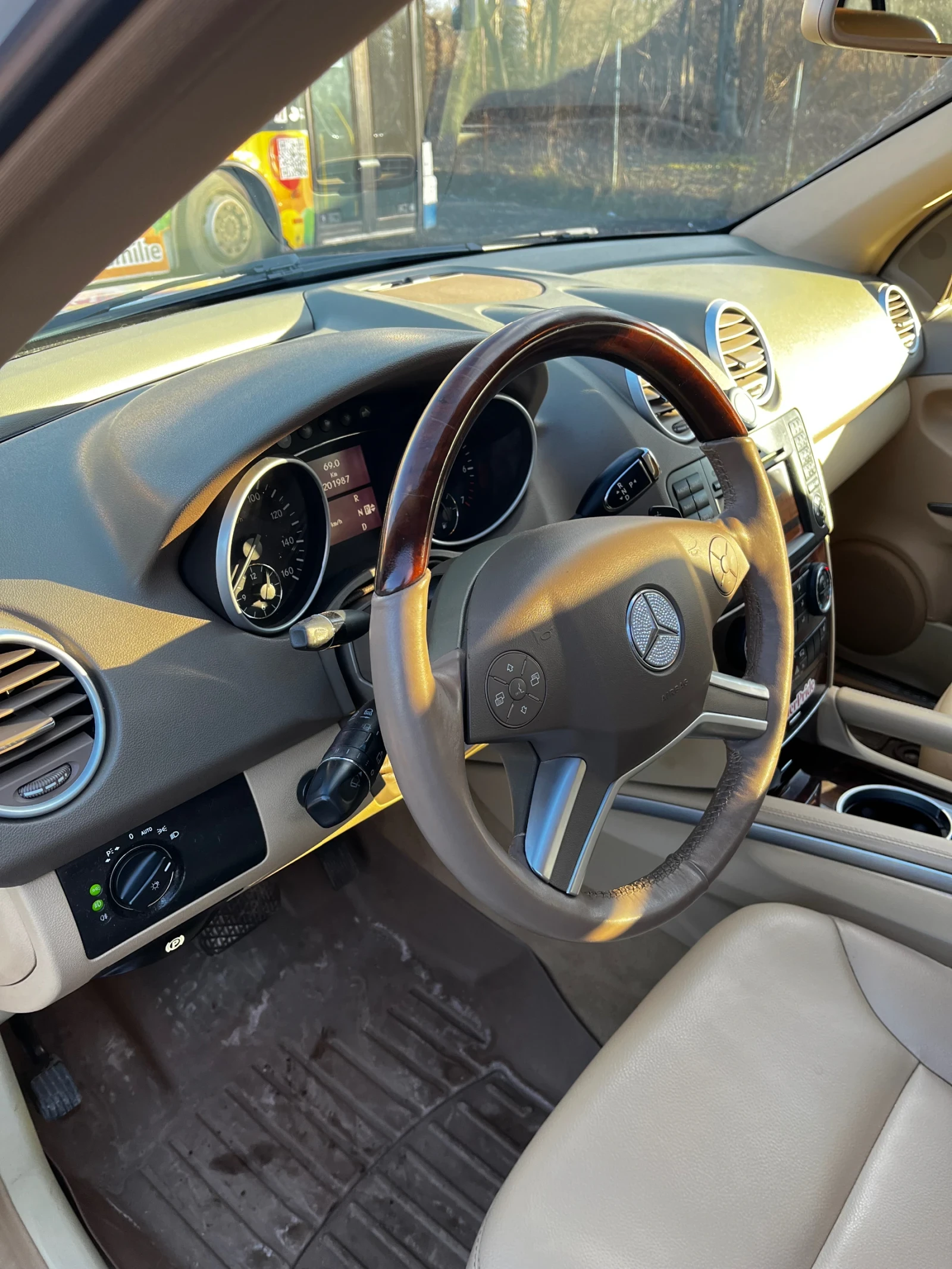 Mercedes-Benz ML 350  - изображение 8