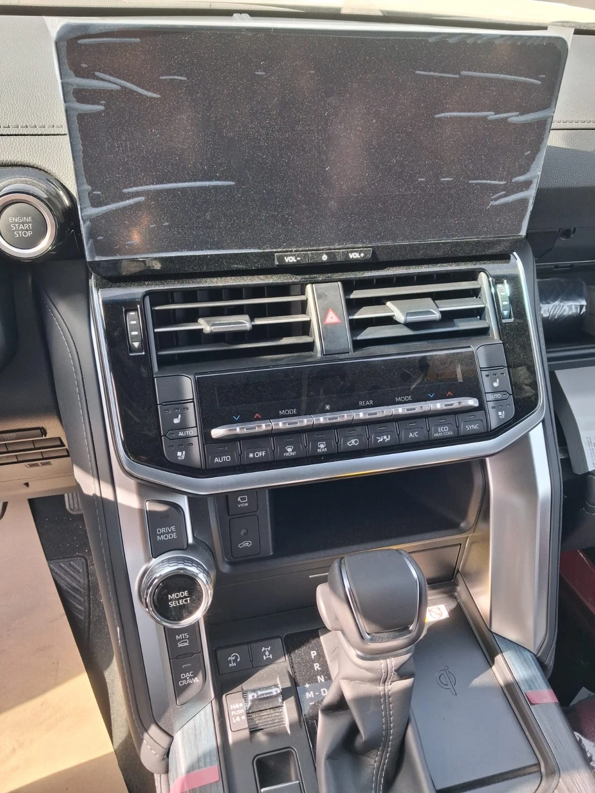 Toyota Land cruiser 300 VX-R 3.3L V6 Turbo-Diesel 303HP / FULL, снимка 11 - Автомобили и джипове - 54196276