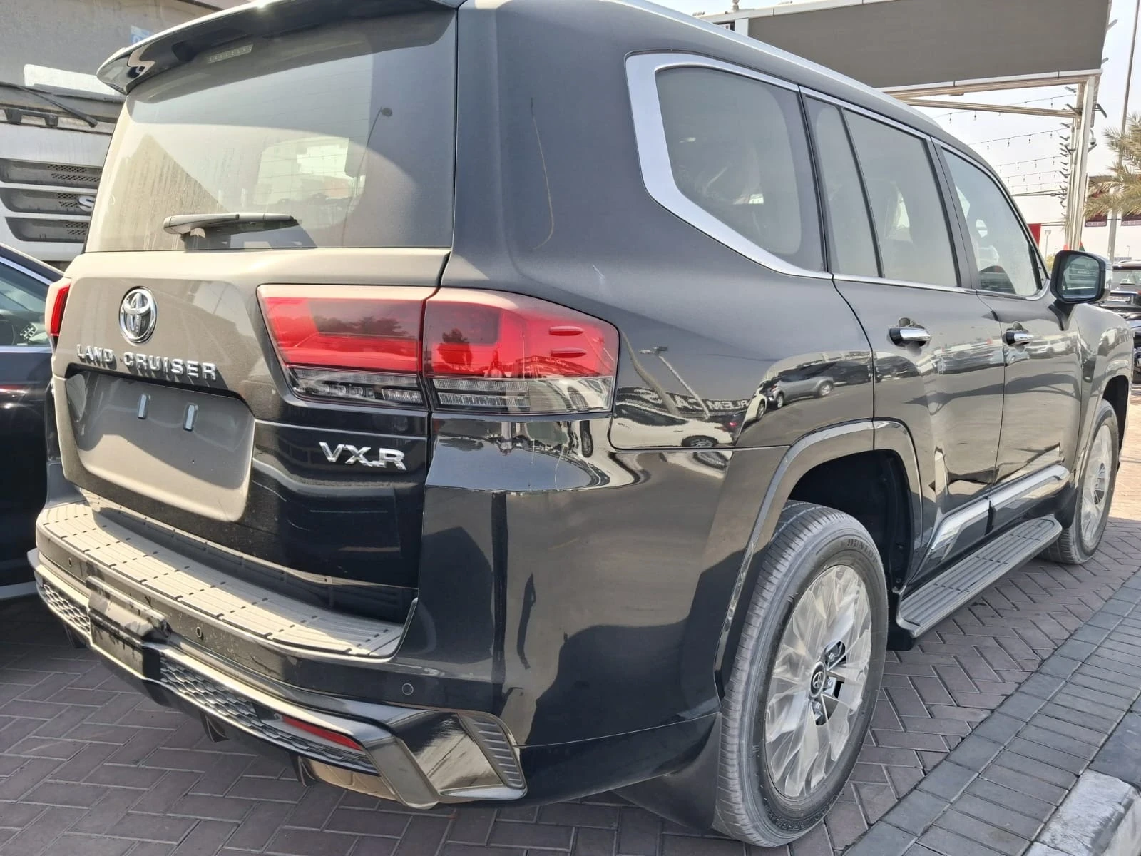 Toyota Land cruiser 300 VX-R 3.3L V6 Turbo-Diesel 303HP / FULL, снимка 4 - Автомобили и джипове - 54196276