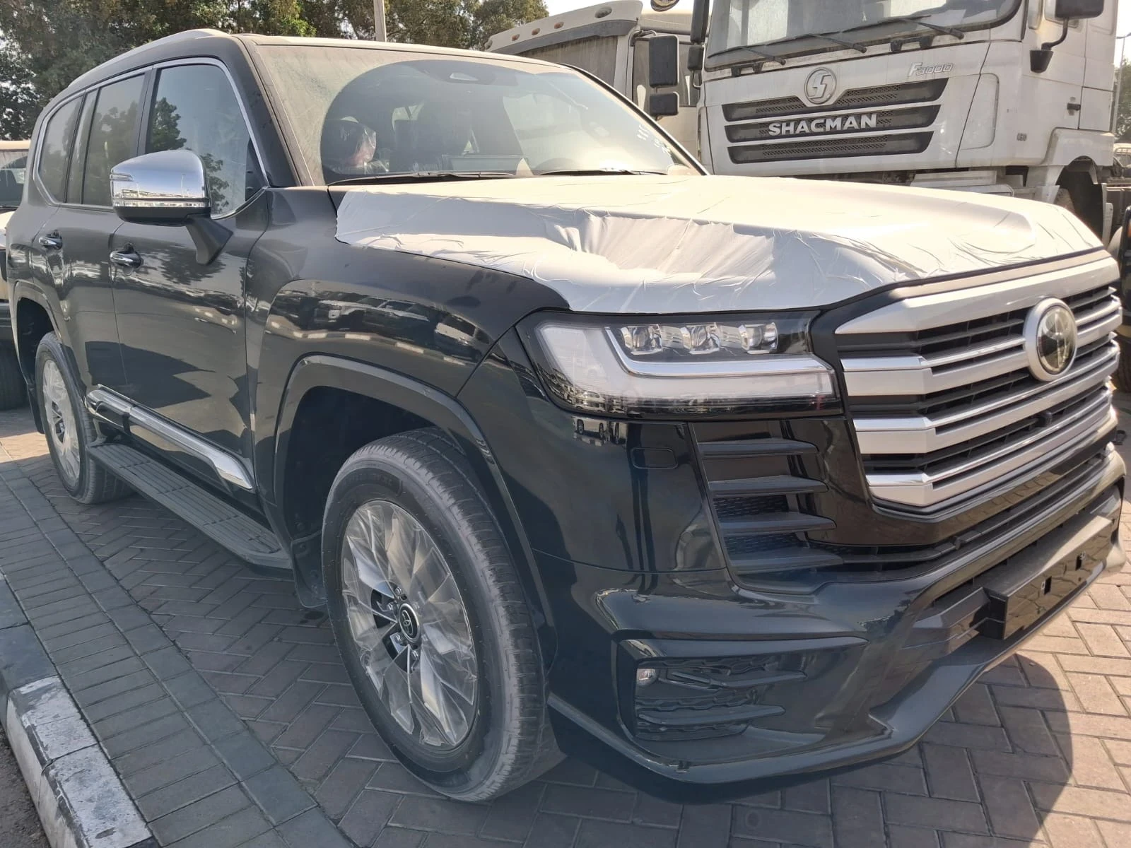 Toyota Land cruiser 300 VX-R 3.3L V6 Turbo-Diesel 303HP / FULL, снимка 3 - Автомобили и джипове - 54196276