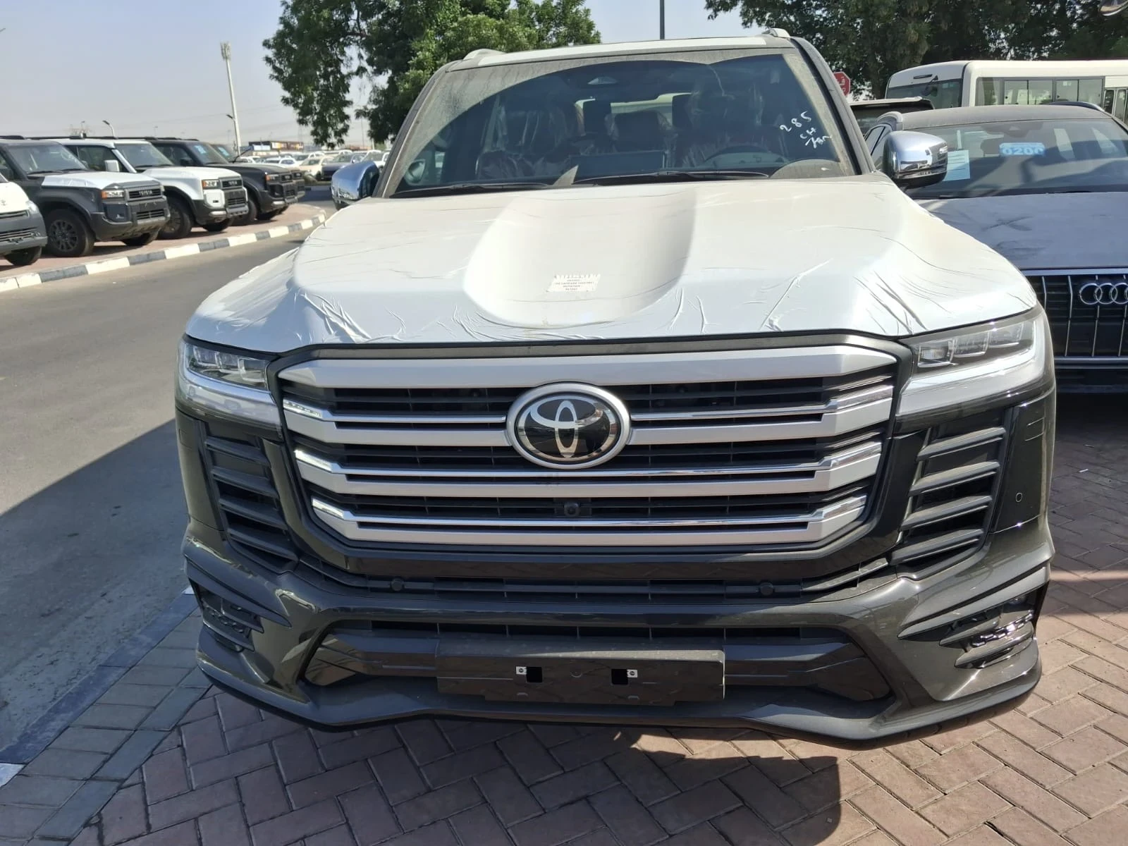 Toyota Land cruiser 300 VX-R 3.3L V6 Turbo-Diesel 303HP / FULL, снимка 2 - Автомобили и джипове - 54196276