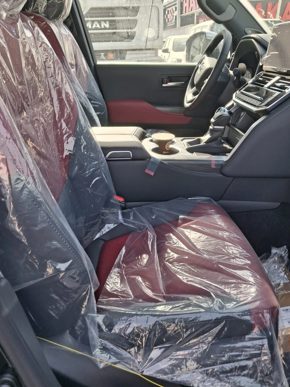 Toyota Land cruiser 300 VX-R 3.3L V6 Turbo-Diesel 303HP / FULL, снимка 12 - Автомобили и джипове - 54196276