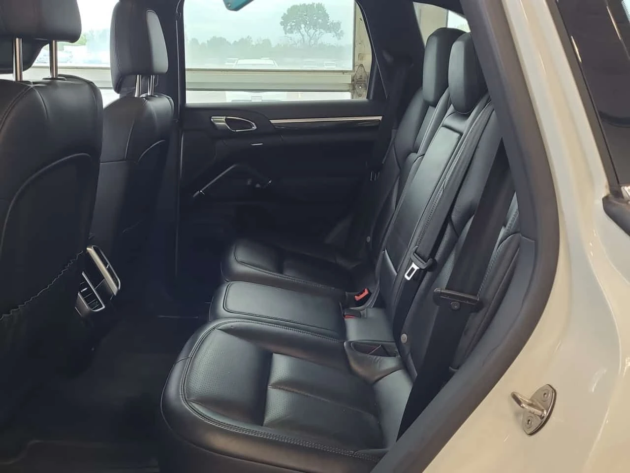 Porsche Cayenne AWD/CARFAX/Подгрев/Панорама/2 ключа , снимка 11 - Автомобили и джипове - 54760761