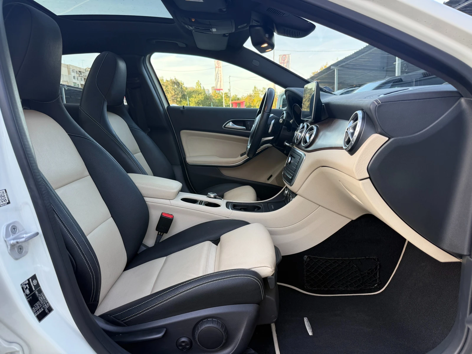 Mercedes-Benz GLA 220 AMG-LINE, 4MATIC, снимка 8 - Автомобили и джипове - 56352011