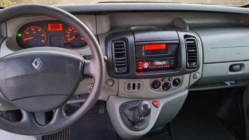 Renault Trafic 2.5д(140кс) КЛИМАТИК, снимка 10 - Бусове и автобуси - 48173593