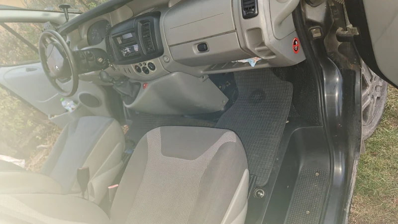 Renault Trafic 2.5д(140кс) КЛИМАТИК, снимка 12 - Бусове и автобуси - 48173593