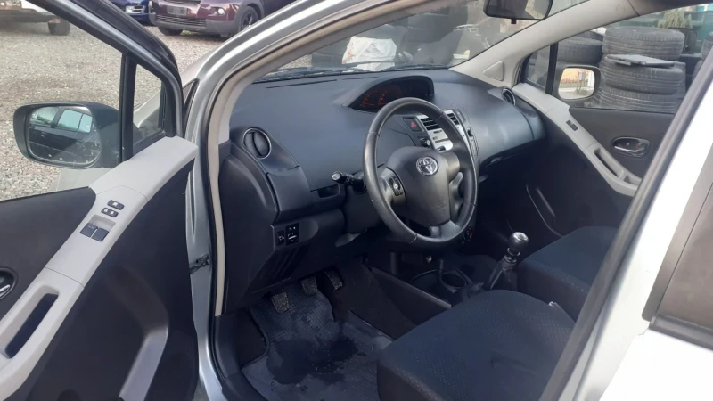 Toyota Yaris 1.3i 100k.c klimatik , снимка 12 - Автомобили и джипове - 48306655