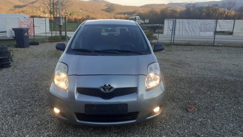 Toyota Yaris 1.3i 100k.c klimatik , снимка 1 - Автомобили и джипове - 48306655