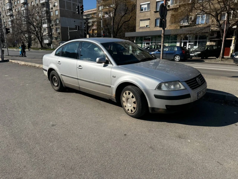 VW Passat 1.6, снимка 2 - Автомобили и джипове - 49244539