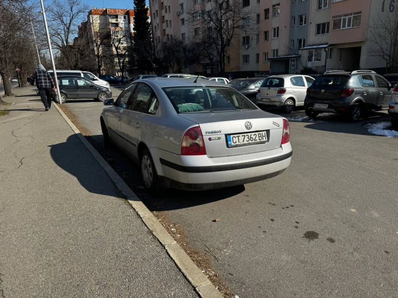 VW Passat 1.6, снимка 3 - Автомобили и джипове - 49244539