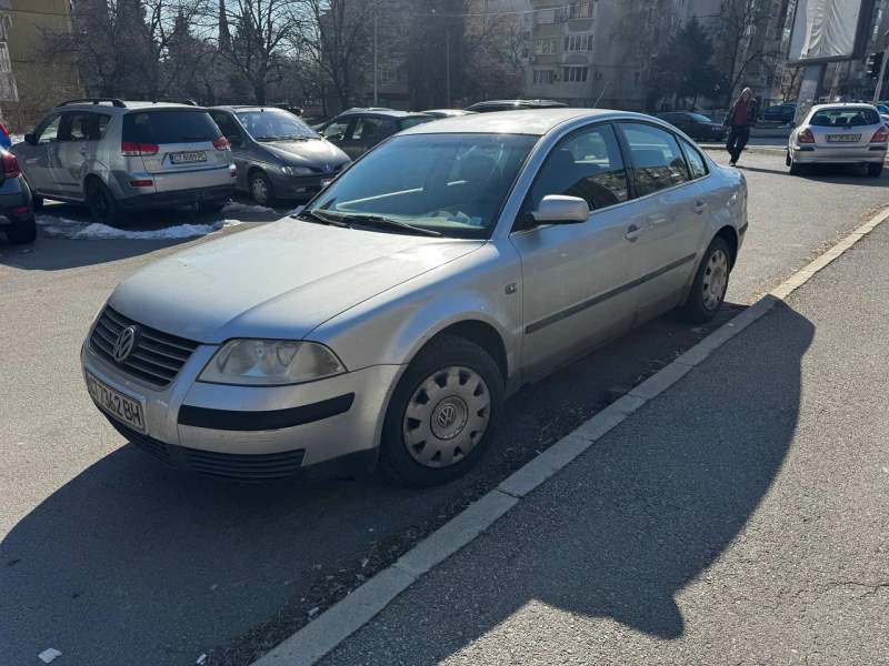 VW Passat 1.6, снимка 1 - Автомобили и джипове - 49244539