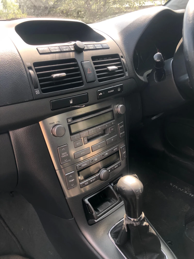 Toyota Avensis 1.8 i vvti, снимка 7 - Автомобили и джипове - 51409893