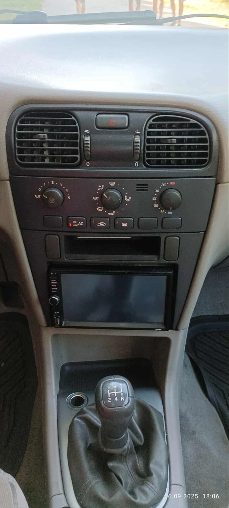 Volvo V40, снимка 12 - Автомобили и джипове - 52349744