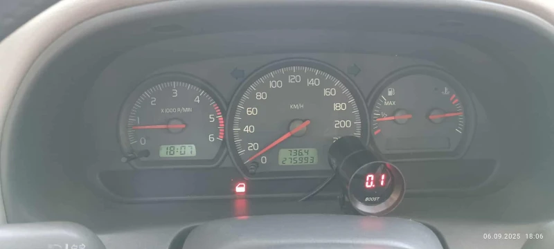 Volvo V40, снимка 9 - Автомобили и джипове - 52349744