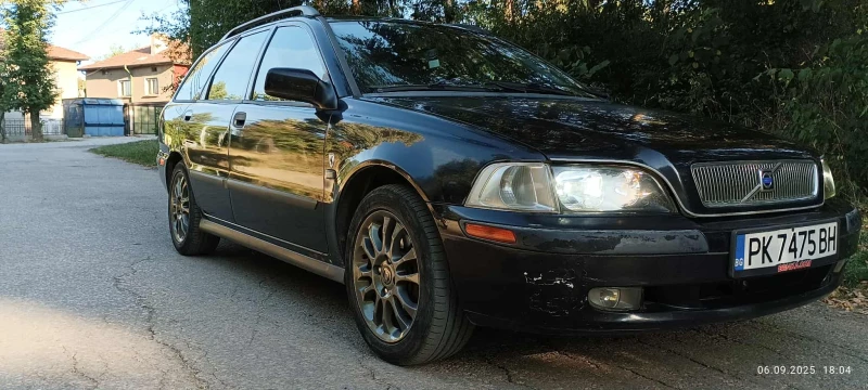 Volvo V40, снимка 3 - Автомобили и джипове - 52349744