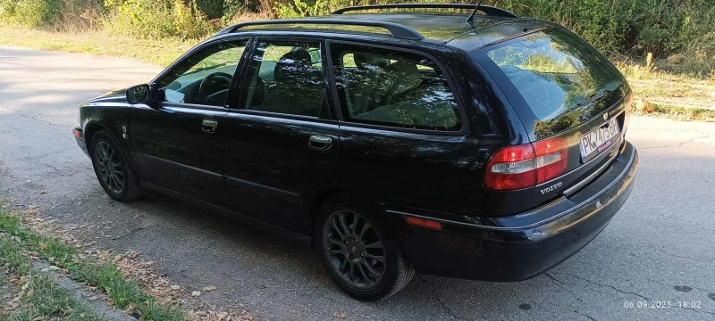 Volvo V40, снимка 5 - Автомобили и джипове - 52349744