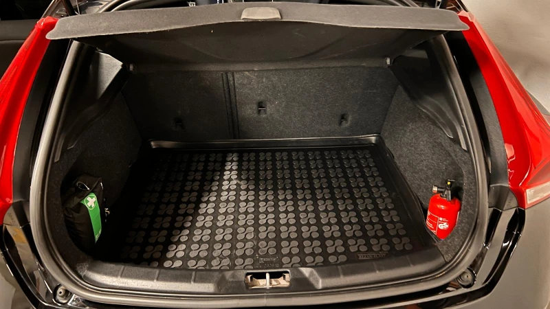 Volvo V40 T2, снимка 7 - Автомобили и джипове - 52971061