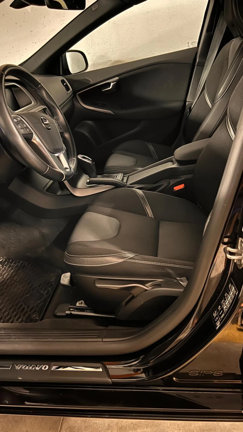 Volvo V40 T2, снимка 4 - Автомобили и джипове - 52971061