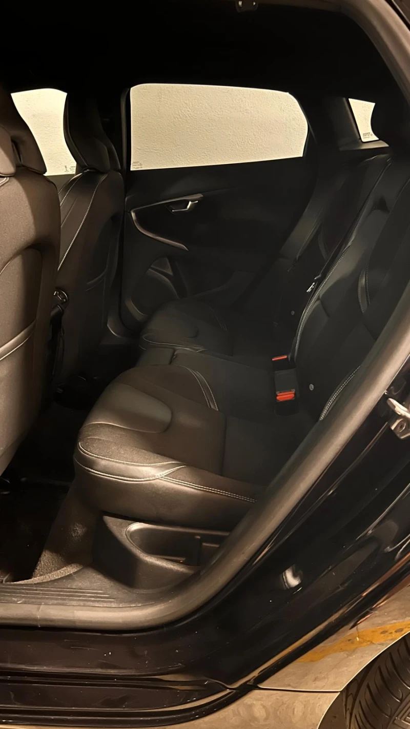 Volvo V40 T2, снимка 6 - Автомобили и джипове - 52971061