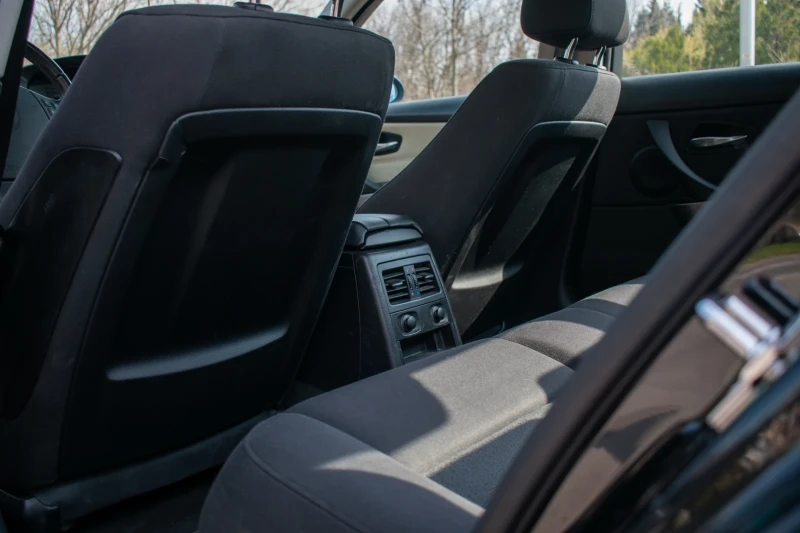 BMW 320 АВТОМАТИК/ РЕКАРО/ ПОДГРЕВ/ КСЕНОН, снимка 12 - Автомобили и джипове - 52981581