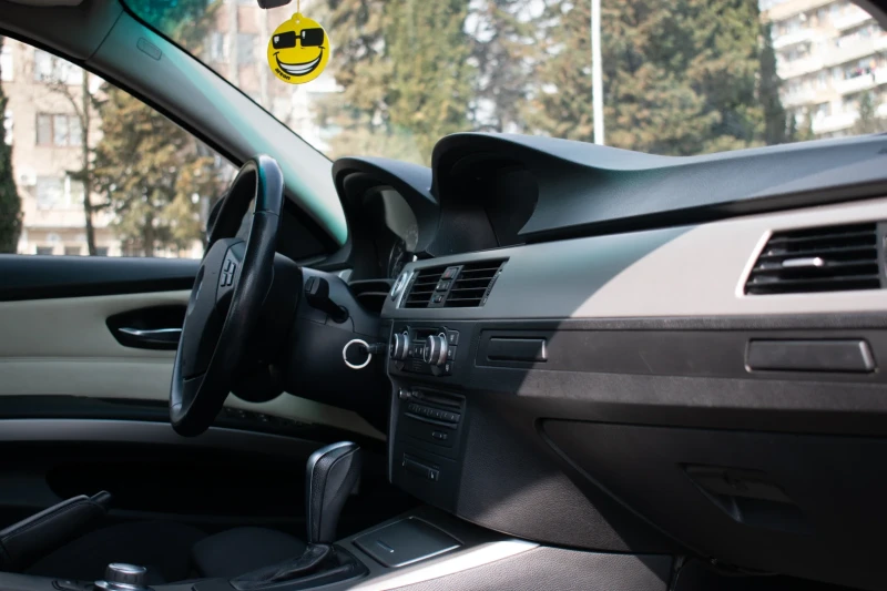 BMW 320 АВТОМАТИК/ РЕКАРО/ ПОДГРЕВ/ КСЕНОН, снимка 11 - Автомобили и джипове - 52981581