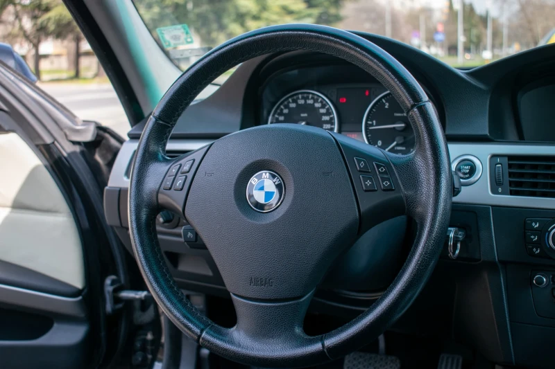 BMW 320 АВТОМАТИК/ РЕКАРО/ ПОДГРЕВ/ КСЕНОН, снимка 9 - Автомобили и джипове - 52981581