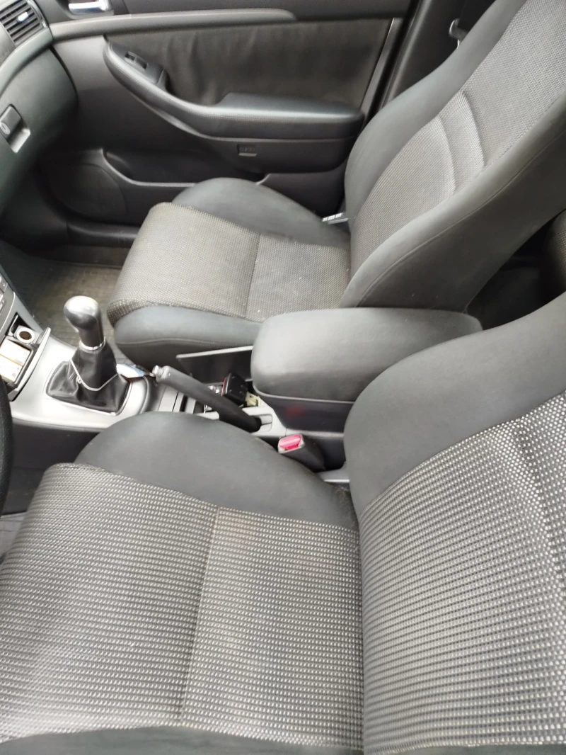 Toyota Avensis, снимка 10 - Автомобили и джипове - 52650153