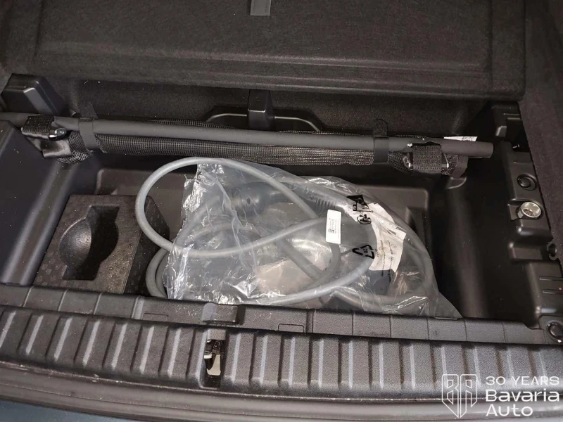 BMW iX 40 xDrive Sport, снимка 13 - Автомобили и джипове - 52833511