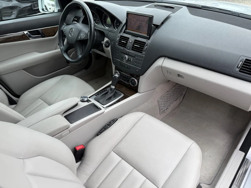 Mercedes-Benz C 350 V6 4Matic* АВТОМАТ* КАМЕРА* ПОДГРЕВ* КОЖА* NAVI, снимка 12 - Автомобили и джипове - 53301658