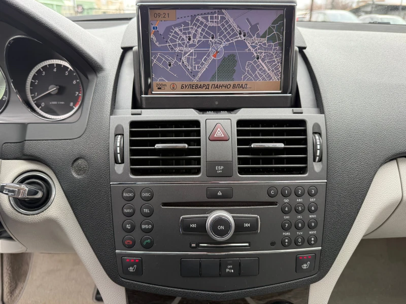 Mercedes-Benz C 350 V6 4Matic* АВТОМАТ* КАМЕРА* ПОДГРЕВ* КОЖА* NAVI, снимка 16 - Автомобили и джипове - 53301658