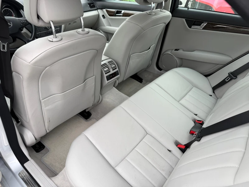 Mercedes-Benz C 350 V6 4Matic* АВТОМАТ* КАМЕРА* ПОДГРЕВ* КОЖА* NAVI, снимка 8 - Автомобили и джипове - 53301658