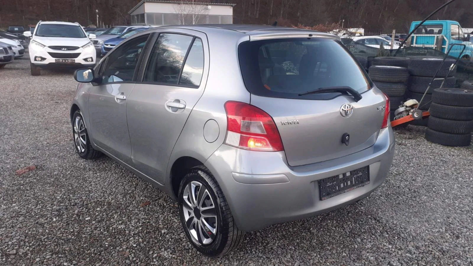 Toyota Yaris 1.3i 100k.c klimatik  - изображение 6