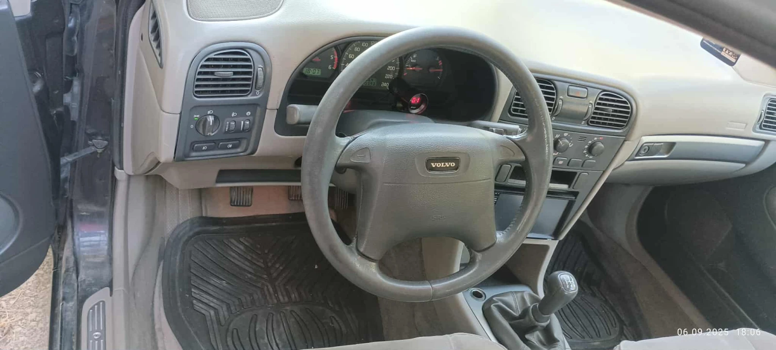 Volvo V40  - изображение 10