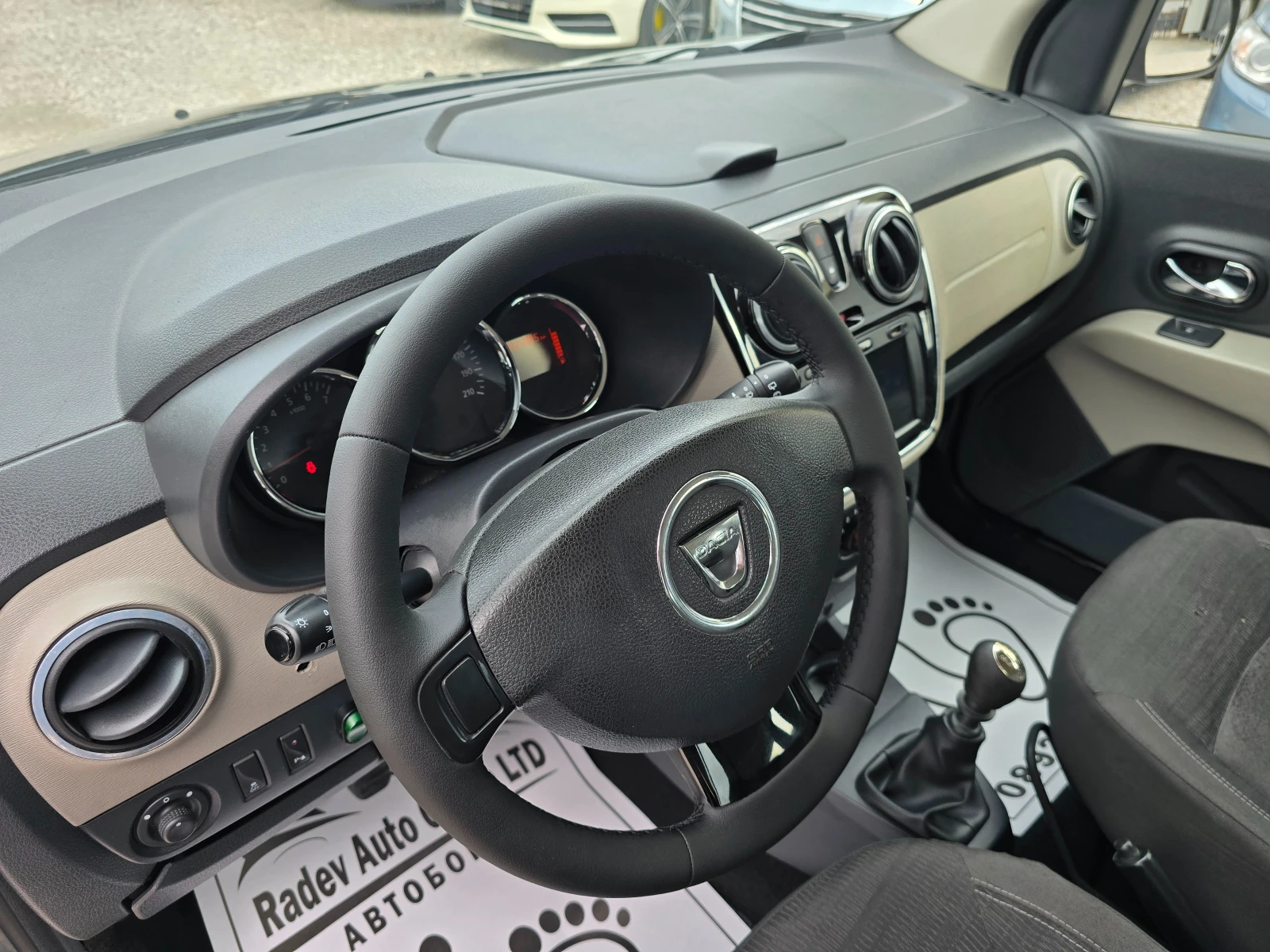 Dacia Lodgy 1.5DCI /7-МЕСТЕН/NAVI/, снимка 9 - Автомобили и джипове - 53990090