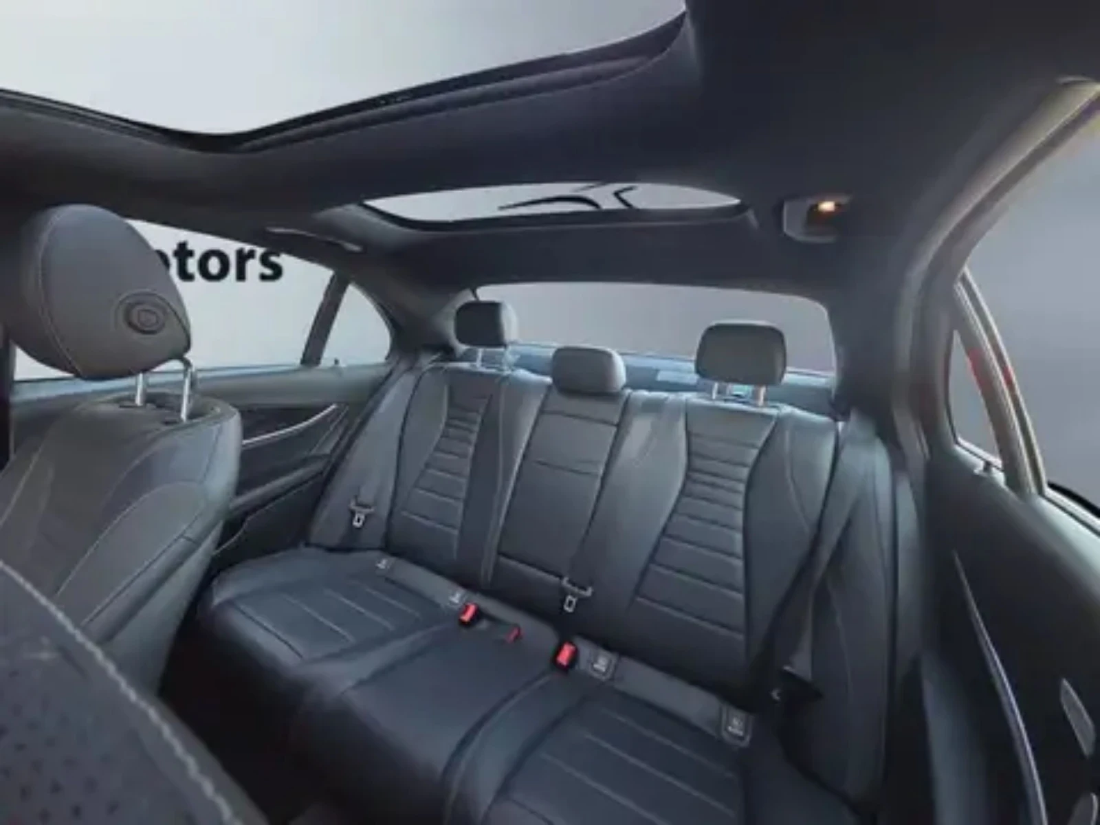 Mercedes-Benz E 400 2017/99000KM/M276/PANO/BURN/360/AMBIENT/ОБДУХ, снимка 14 - Автомобили и джипове - 54031059