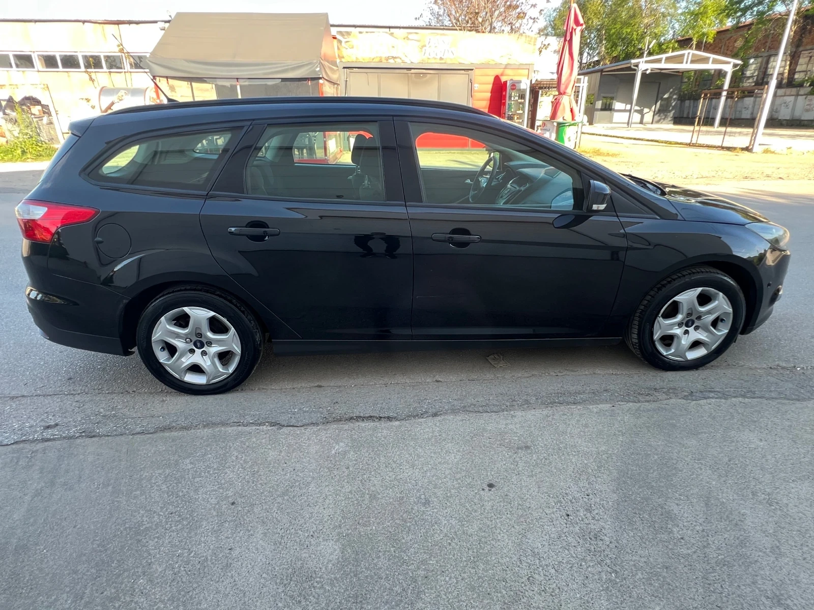 Ford Focus 1.6 бензин, снимка 6 - Автомобили и джипове - 54357403