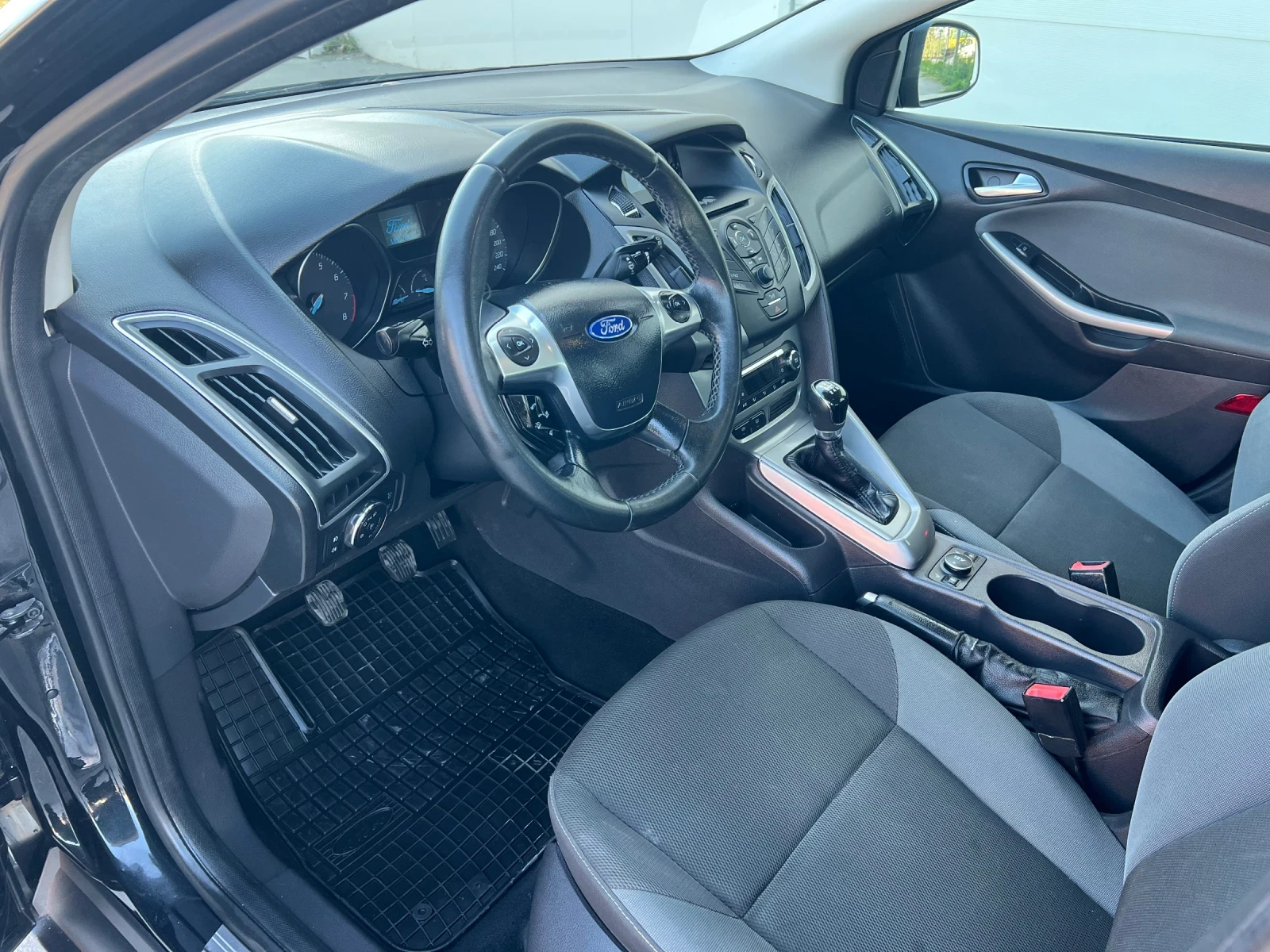 Ford Focus 1.6 бензин, снимка 9 - Автомобили и джипове - 54357403