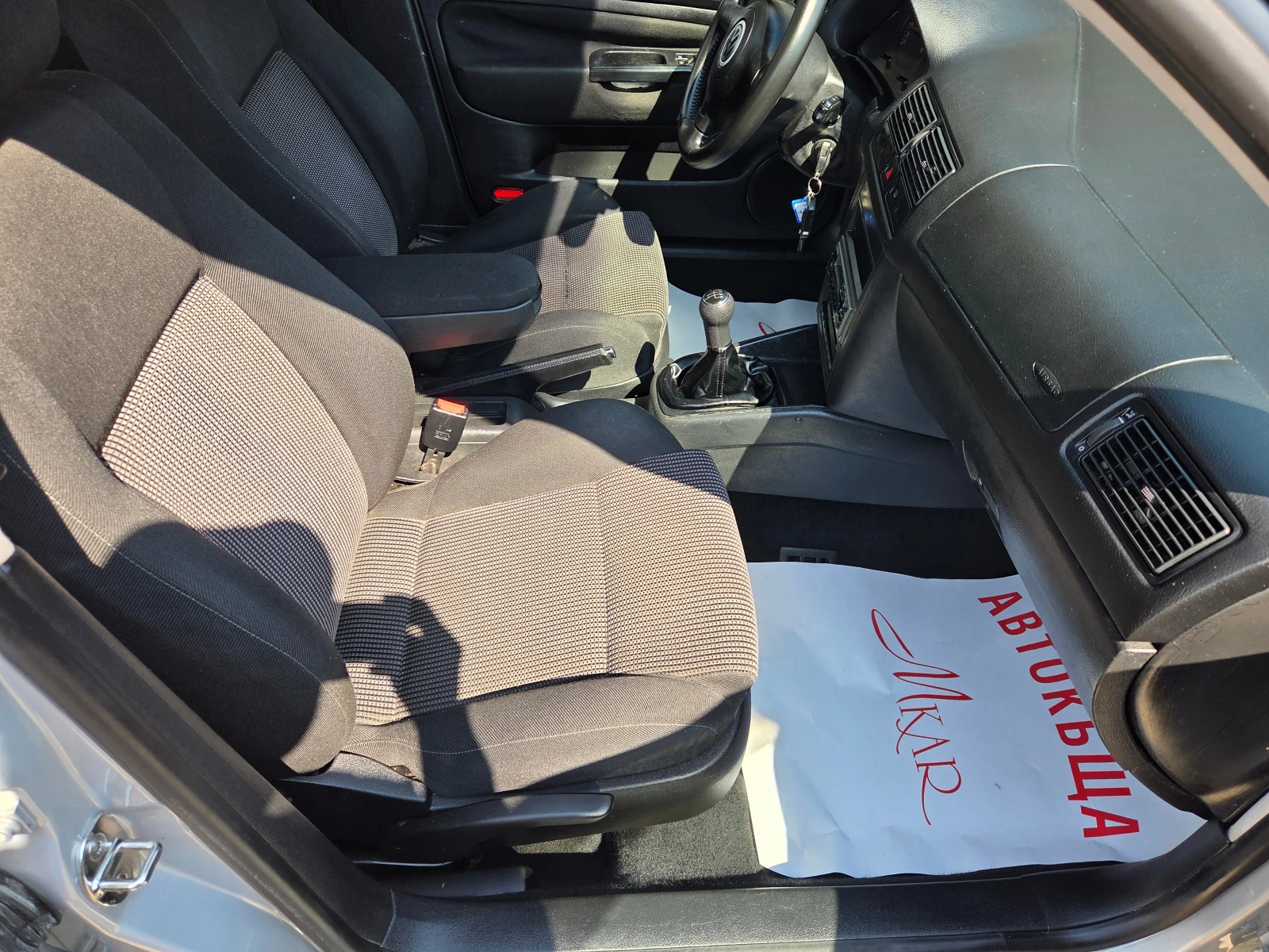 VW Golf 1.6 SR/GAZ/TOP, снимка 9 - Автомобили и джипове - 54864182