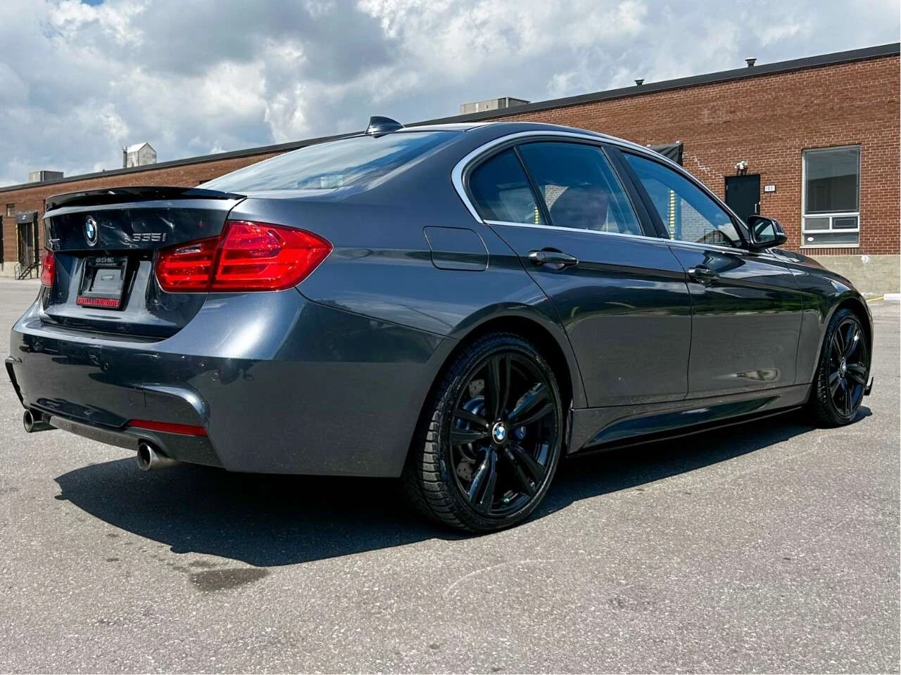 BMW 335 M Sport Pckg / 89k km / ЧЕРВЕН САЛОН / ЦЕНА ДО БГ , снимка 9 - Автомобили и джипове - 54980834
