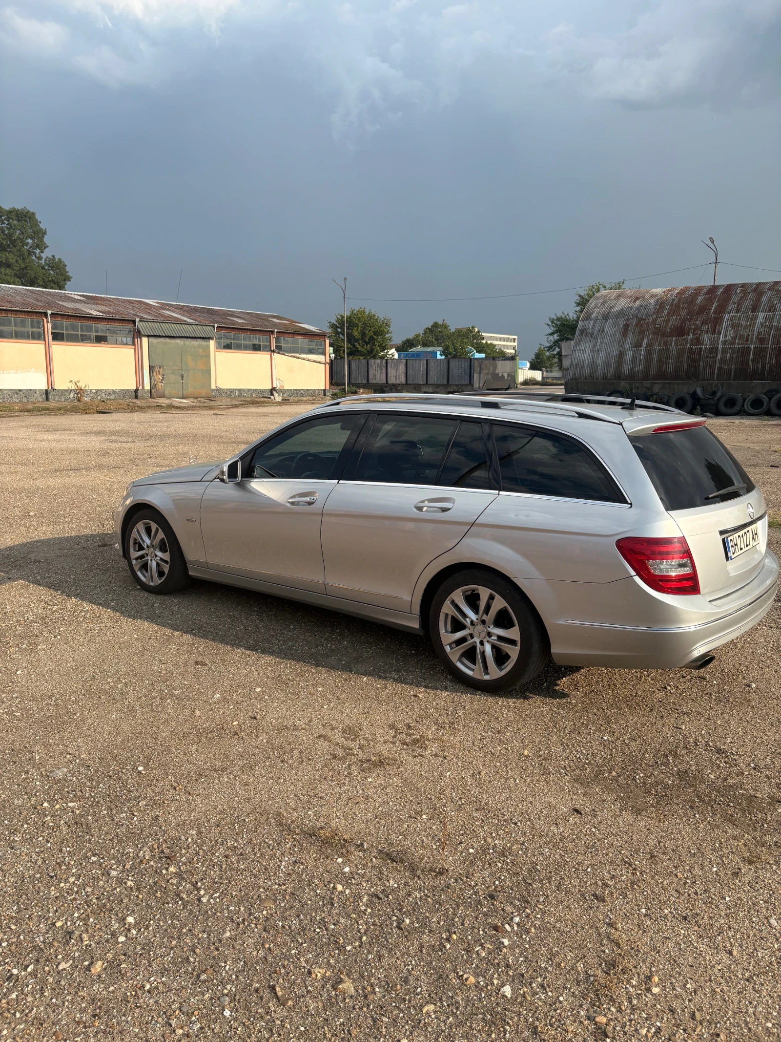 Mercedes-Benz C 220, снимка 6 - Автомобили и джипове - 55348818
