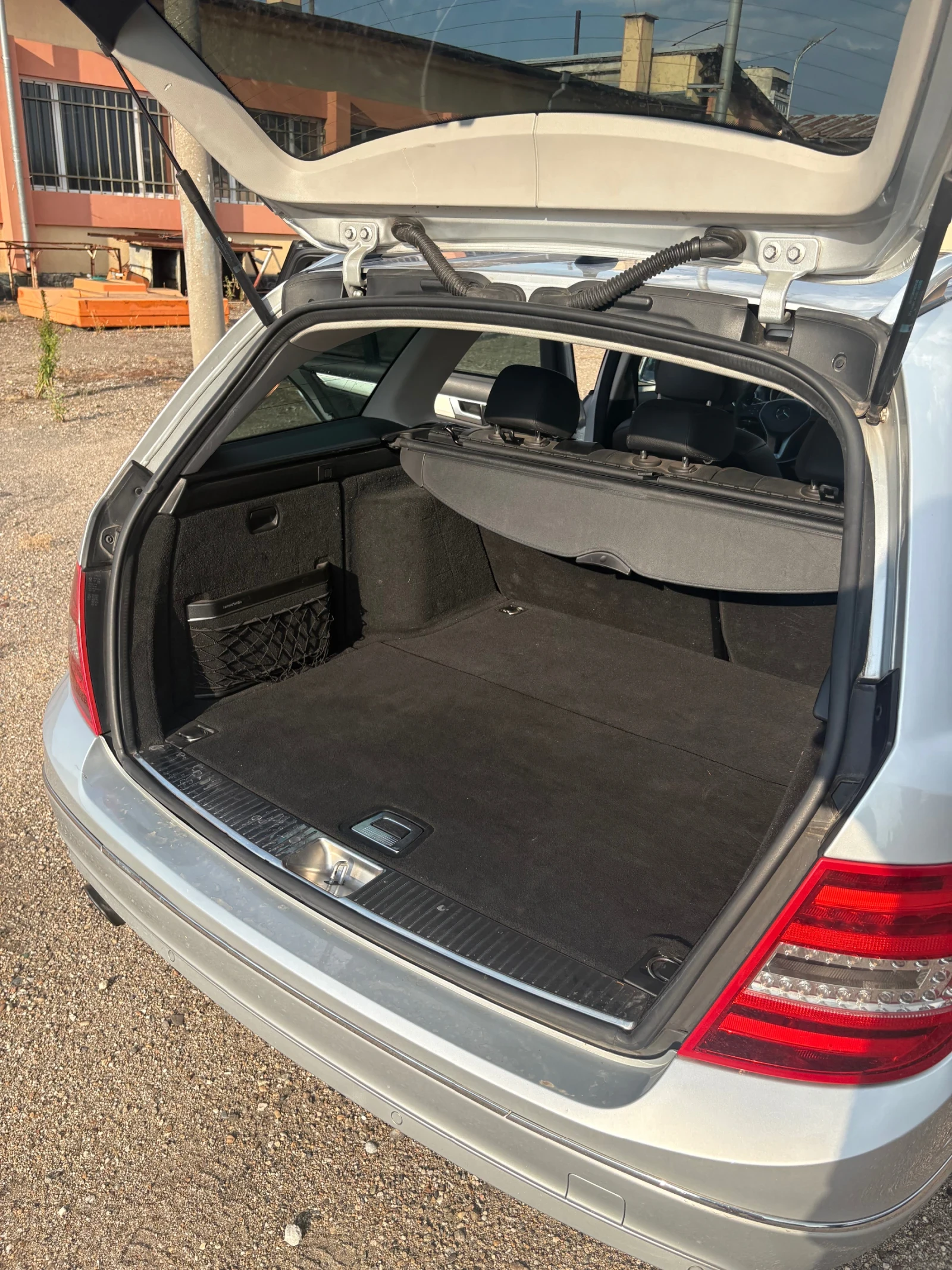 Mercedes-Benz C 220, снимка 8 - Автомобили и джипове - 55348818