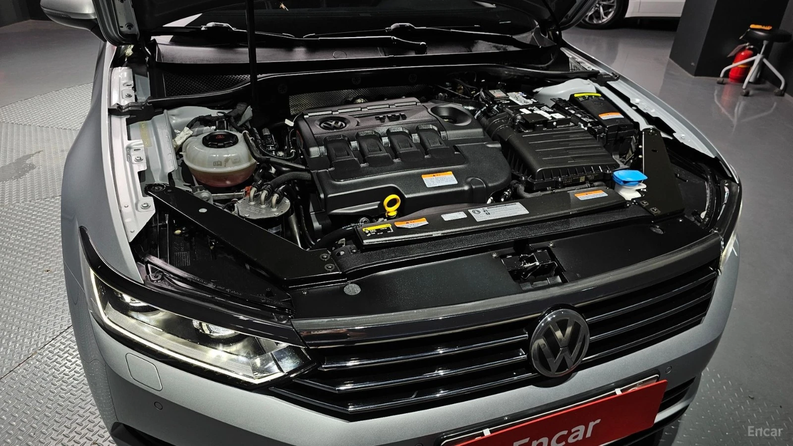 VW Passat GT* 2.0TDI* PREMIUM* PANO* КОЖА* ПОДГРЕВ* КАМЕРА* , снимка 6 - Автомобили и джипове - 55625477
