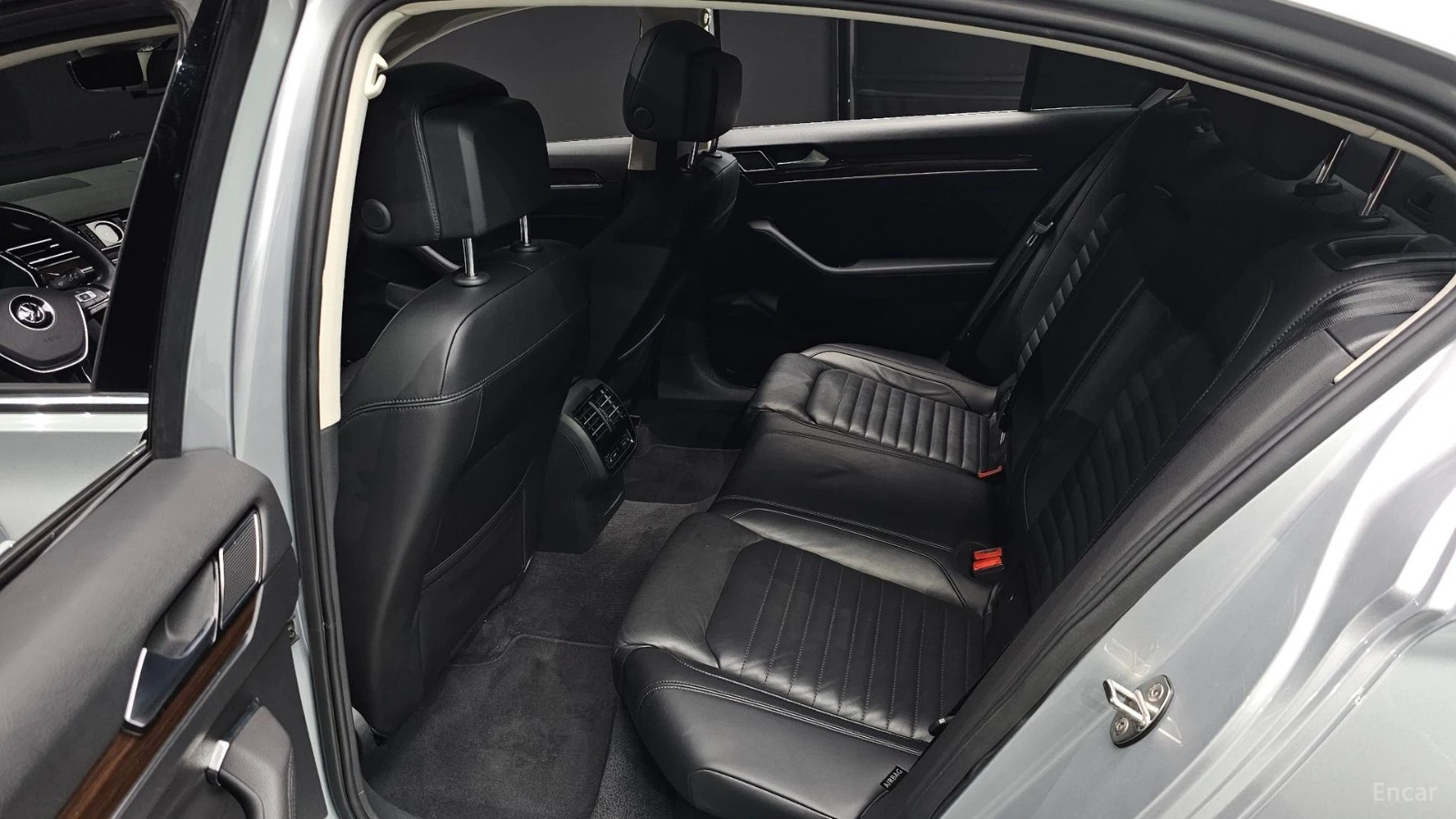 VW Passat GT* 2.0TDI* PREMIUM* PANO* КОЖА* ПОДГРЕВ* КАМЕРА* , снимка 11 - Автомобили и джипове - 55625477