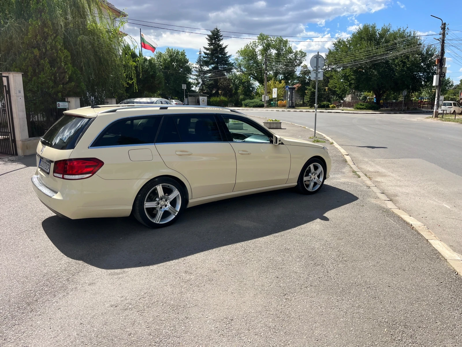 Mercedes-Benz E 220 Комби, снимка 5 - Автомобили и джипове - 55949188