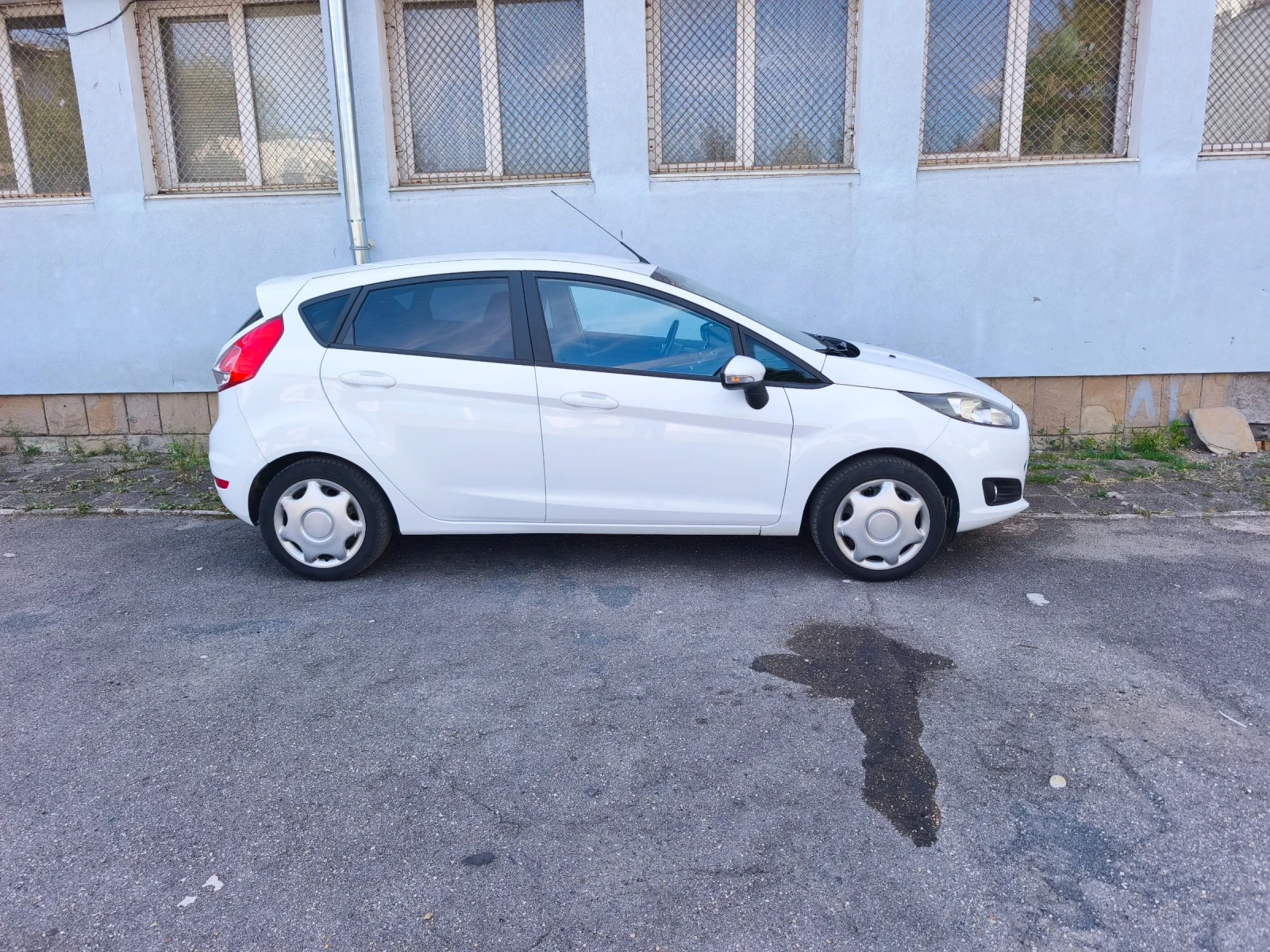 Ford Fiesta Закупен нов от Форд България , снимка 5 - Автомобили и джипове - 55991163