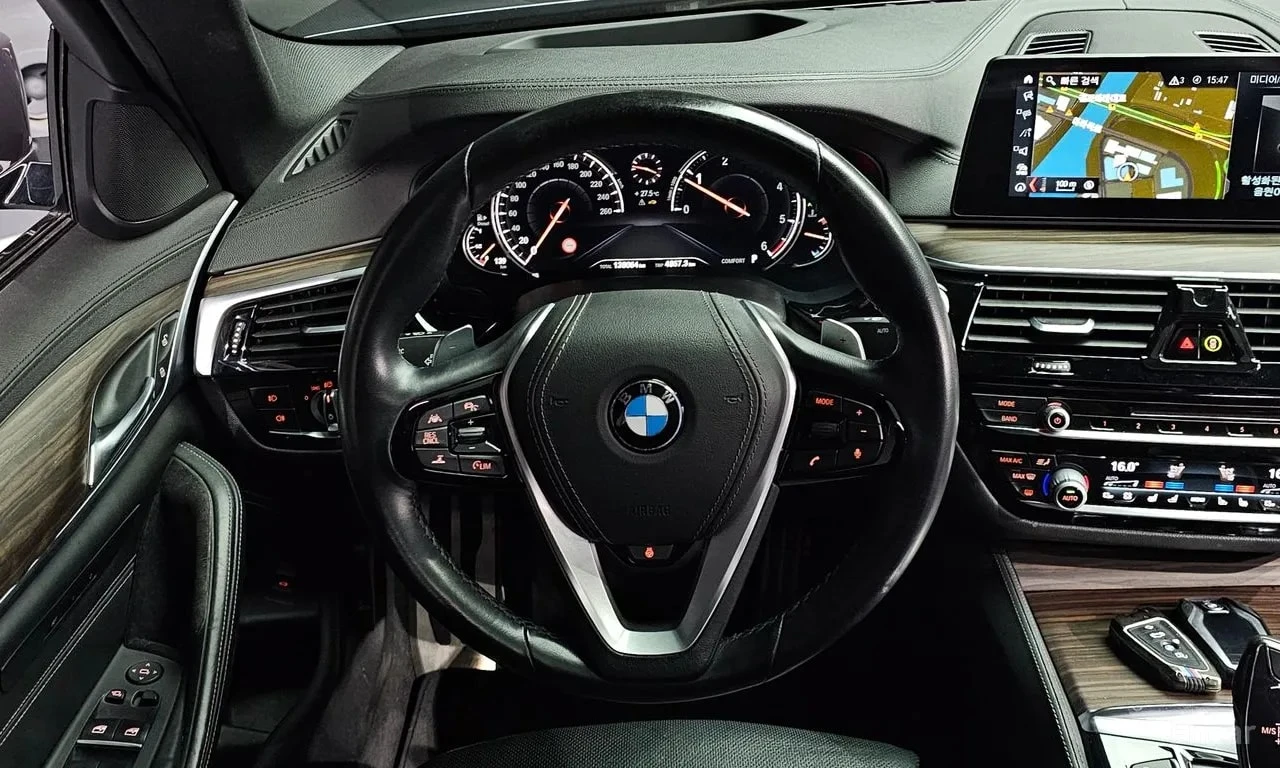 BMW 520 M Sport Package Plus * АВТОКРЕДИТ * , снимка 13 - Автомобили и джипове - 56103281