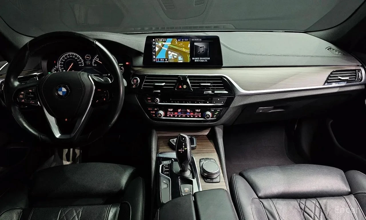 BMW 520 M Sport Package Plus * АВТОКРЕДИТ * , снимка 7 - Автомобили и джипове - 56103281