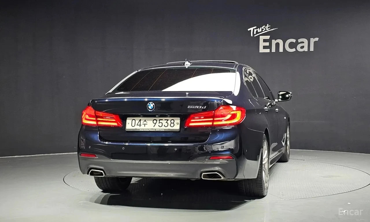 BMW 520 M Sport Package Plus * АВТОКРЕДИТ * , снимка 4 - Автомобили и джипове - 56103281